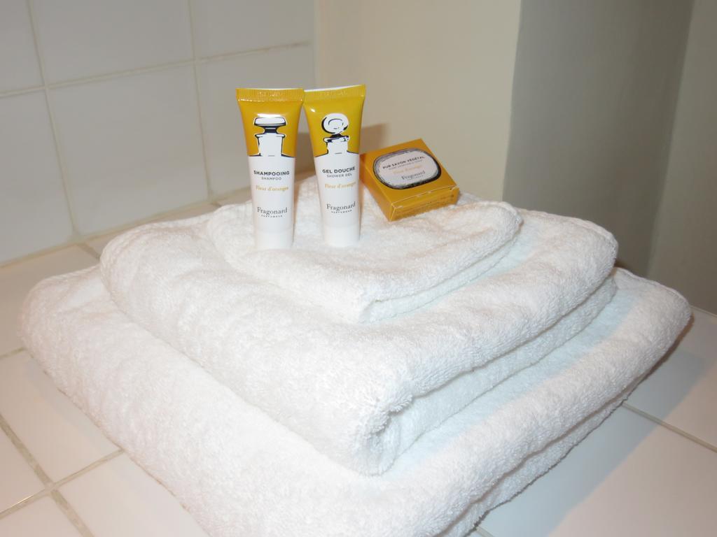 Le Clos Des Canebiers Bed & Breakfast Grasse Oda fotoğraf