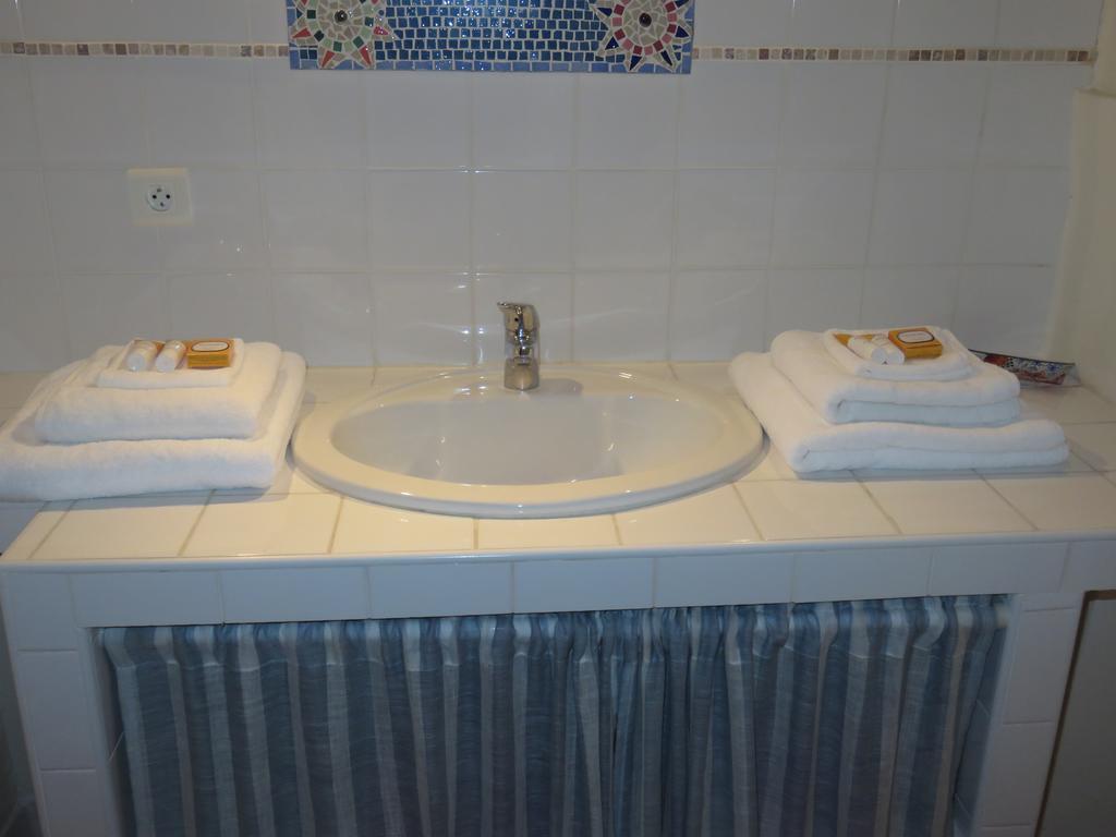 Le Clos Des Canebiers Bed & Breakfast Grasse Oda fotoğraf