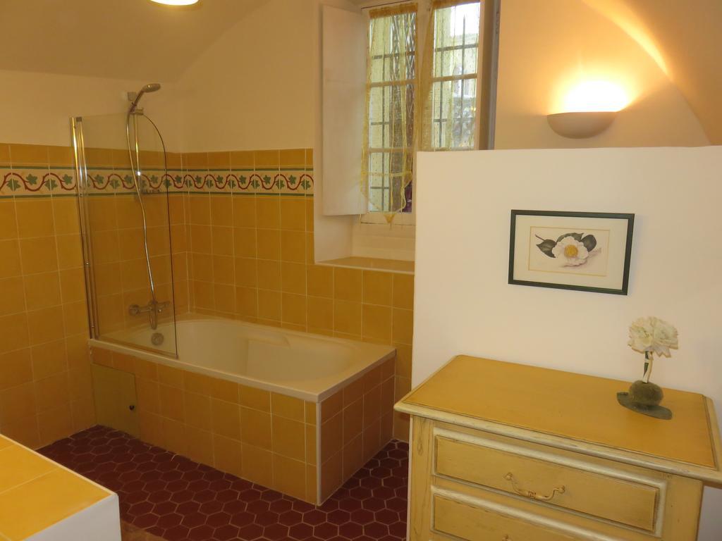 Le Clos Des Canebiers Bed & Breakfast Grasse Oda fotoğraf