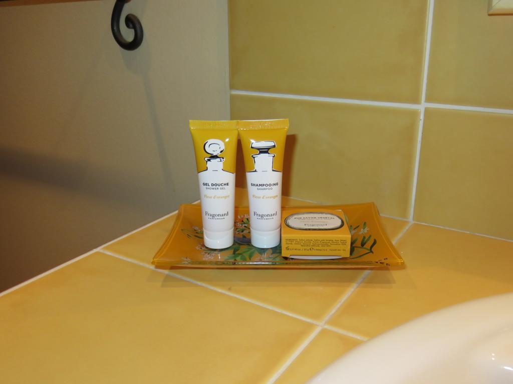 Le Clos Des Canebiers Bed & Breakfast Grasse Oda fotoğraf