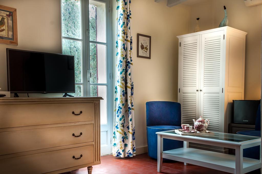 Le Clos Des Canebiers Bed & Breakfast Grasse Oda fotoğraf